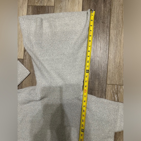 🛍️ French Connection Cozy Extra long Cowl-neck sweater size medium silver gray - Picture 6 of 9